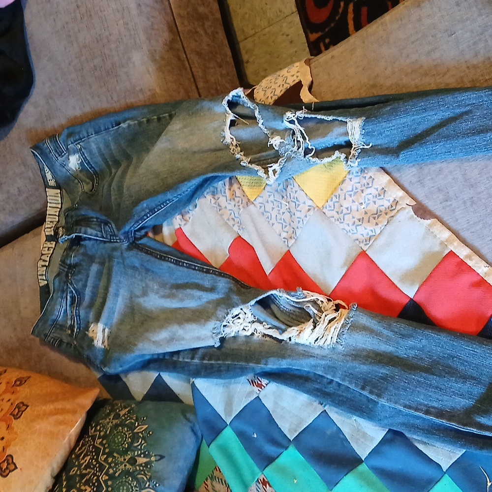 Woman's size 9/29 rewash distressed straight leg blue jeans
